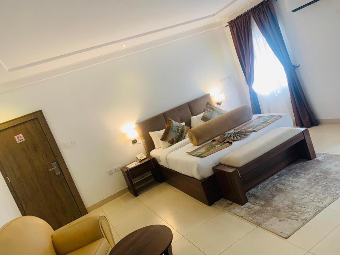 Swiss Pearl Continental Suite Wupa Екстер'єр фото