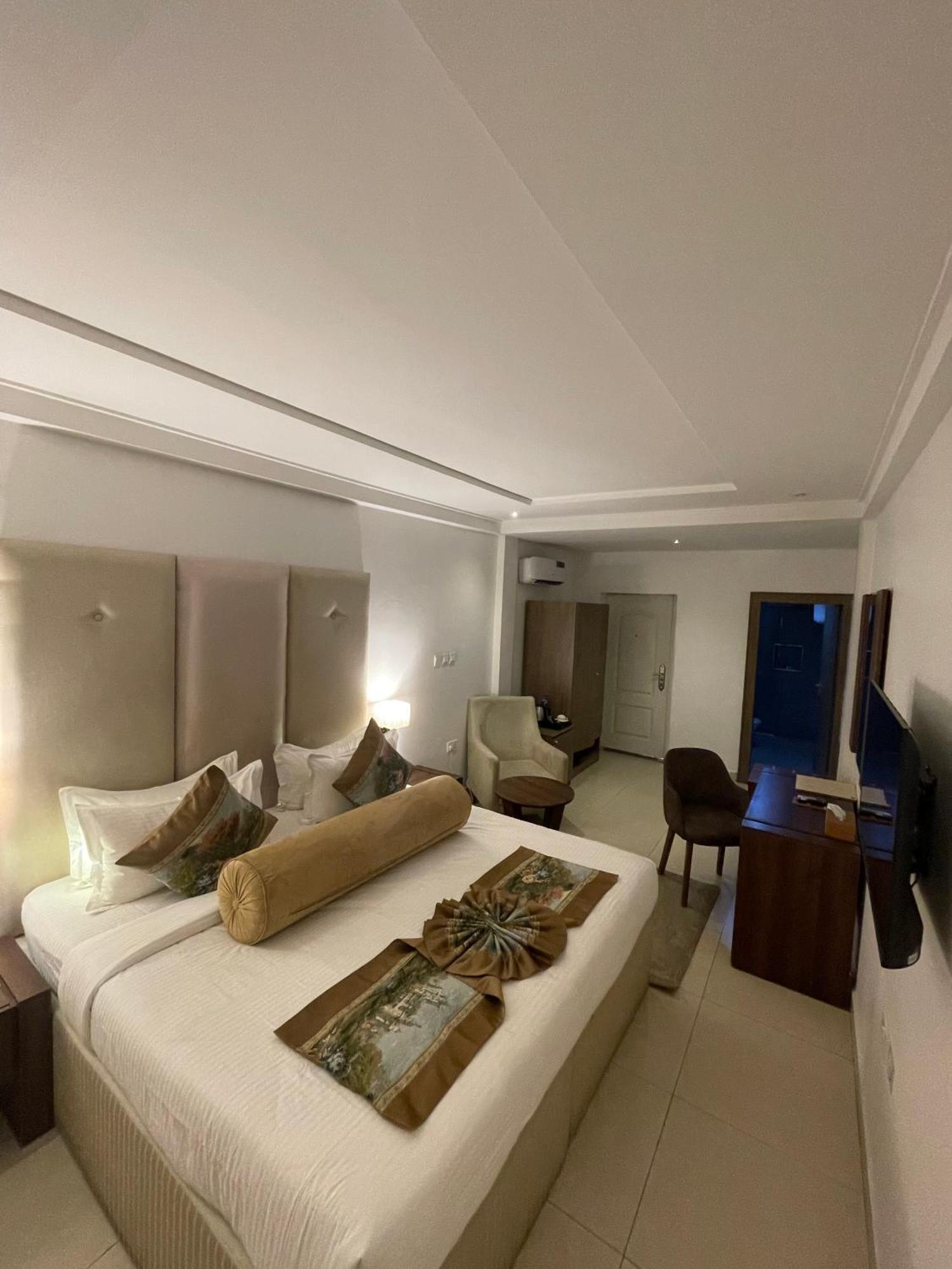 Swiss Pearl Continental Suite Wupa Екстер'єр фото
